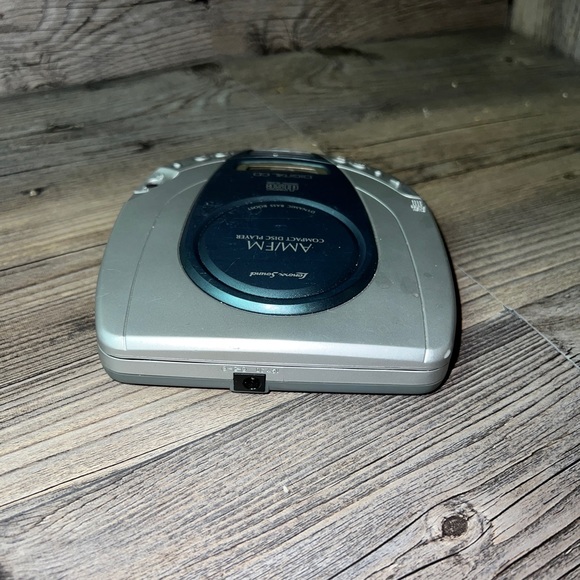 Lenoxx Sound CD-61 Programmable CD Compact Disc Player AM/FM Radio Receiver - Picture 6 of 7